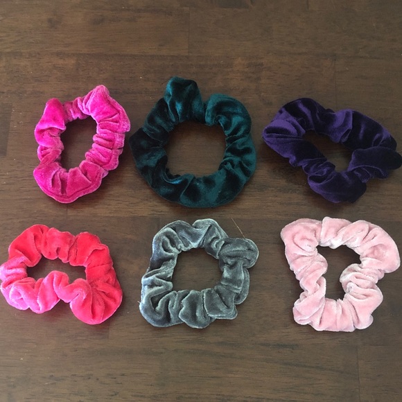 Accessories - 🎉 Women’s Velvet Hair Scrunchie Set